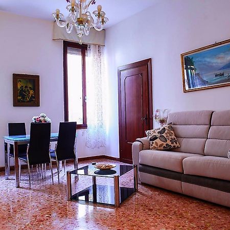Appartamento Dei Frari Venesia Bagian luar foto