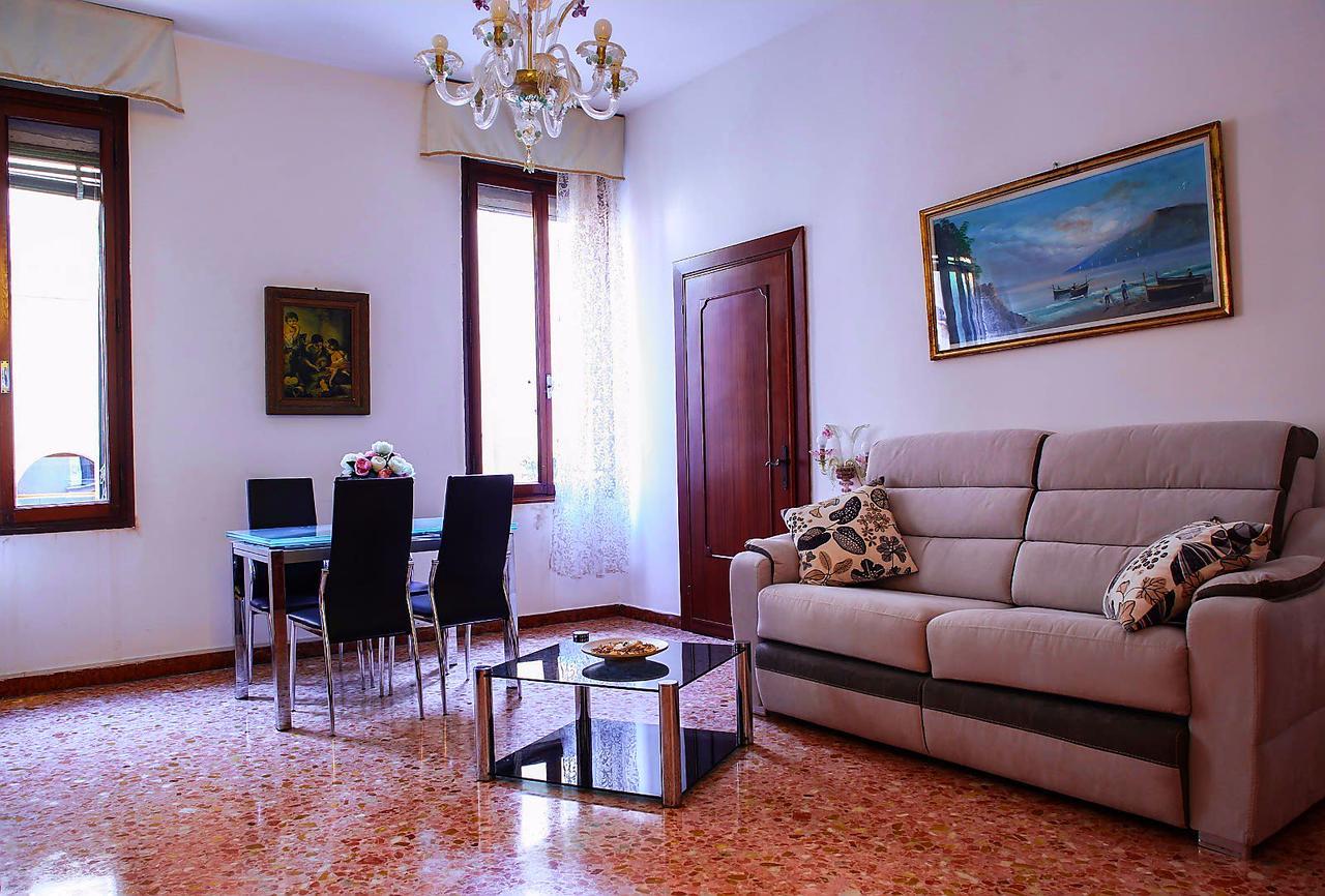 Appartamento Dei Frari Venesia Bagian luar foto